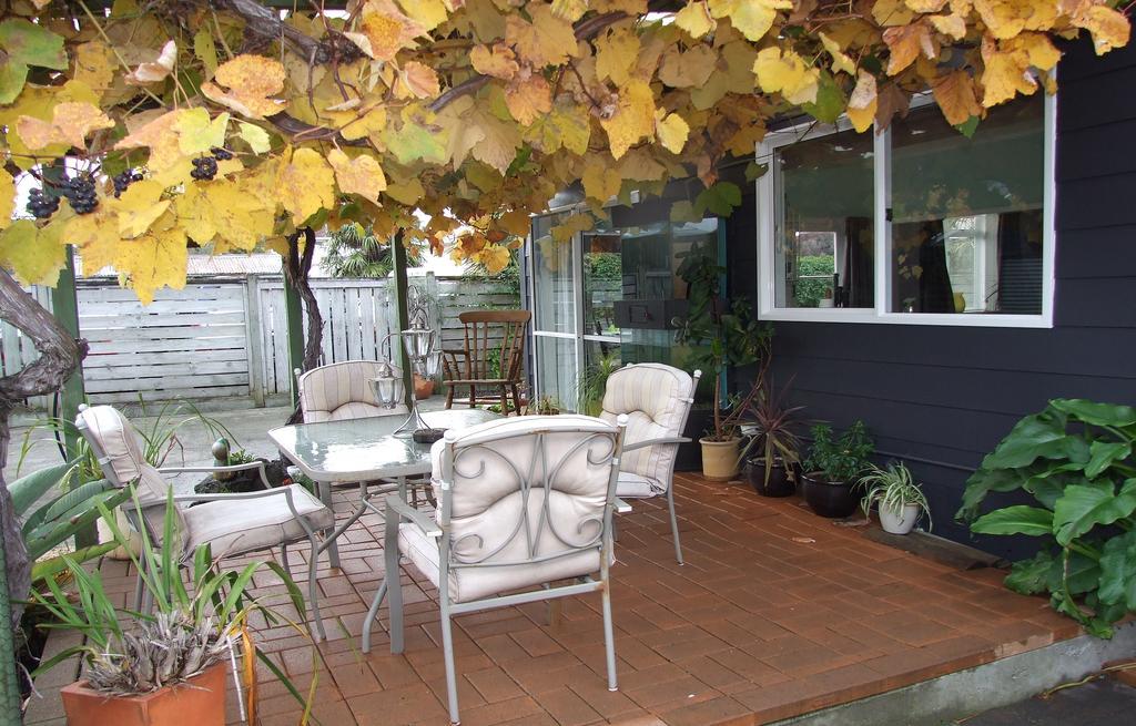 Wellesbourne Homestay B&B Palmerston North Exterior foto